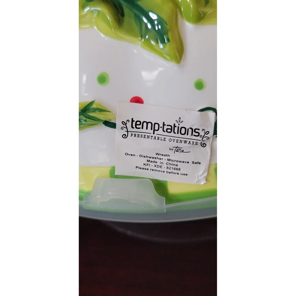 Temptations Presentable Ovenware Holiday Fluted Bundt Pan w Tray Ceramic Holiday